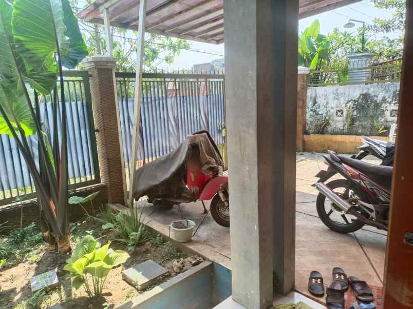 dijual cepat rumah dekat gor ken arok ada kios usaha