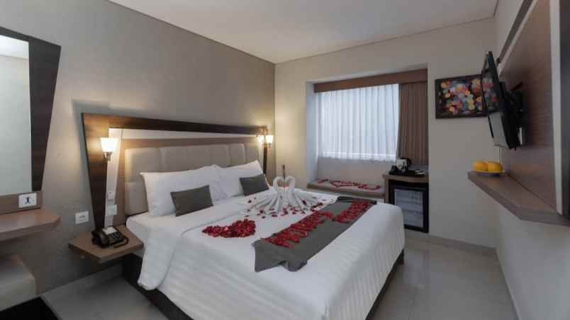 dijual hotel jl legian kuta