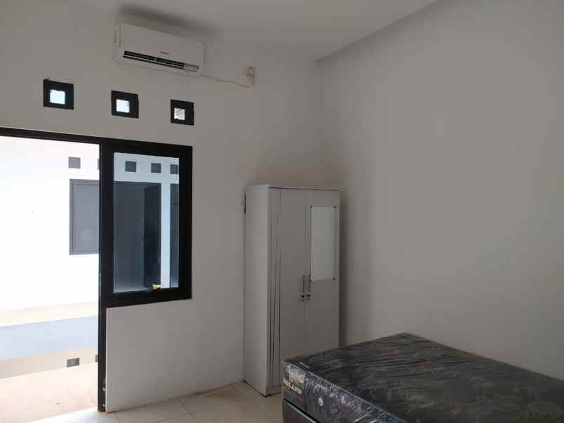 dijual kost jl raya gondang tembalang