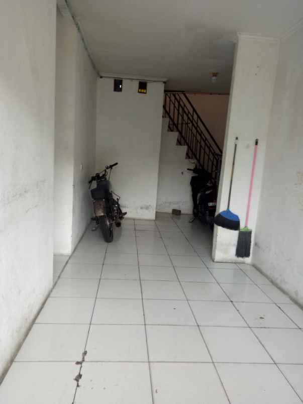 dijual kost jl raya tajur sindangrasa