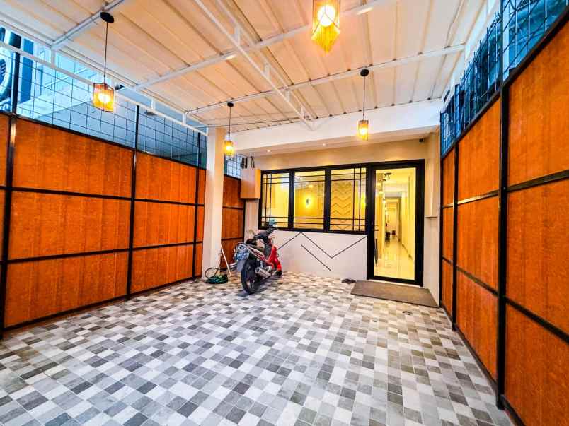 dijual kost jl raya tanjung duren