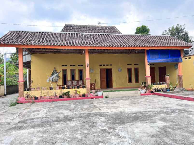 dijual penginapan 387m kawasan wisata kemuning