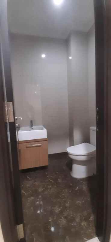 dijual ruko gudang kantor wolter mongsidi 77