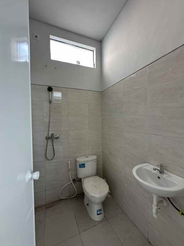 dijual rumah 1 lantai park sunrise dekat rungkut