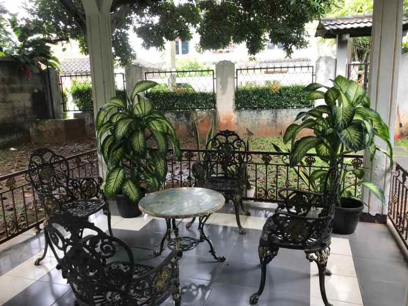 dijual rumah 2 lantai cirendeu