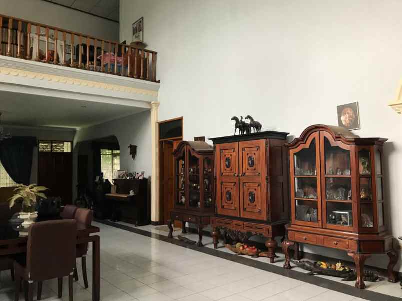 dijual rumah 2 lantai cirendeu