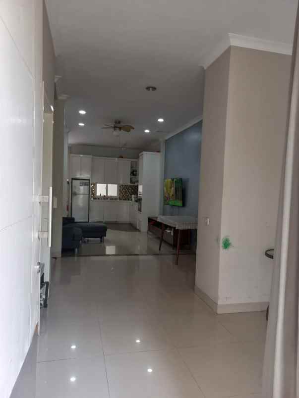 dijual rumah 2 lantai di laverde serpong park