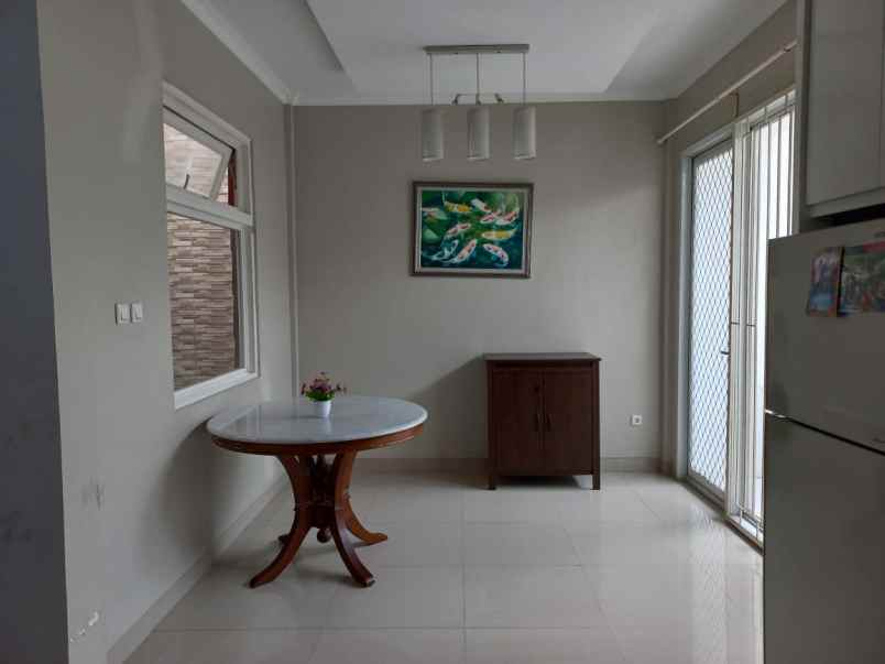 dijual rumah 2 lantai di laverde serpong park