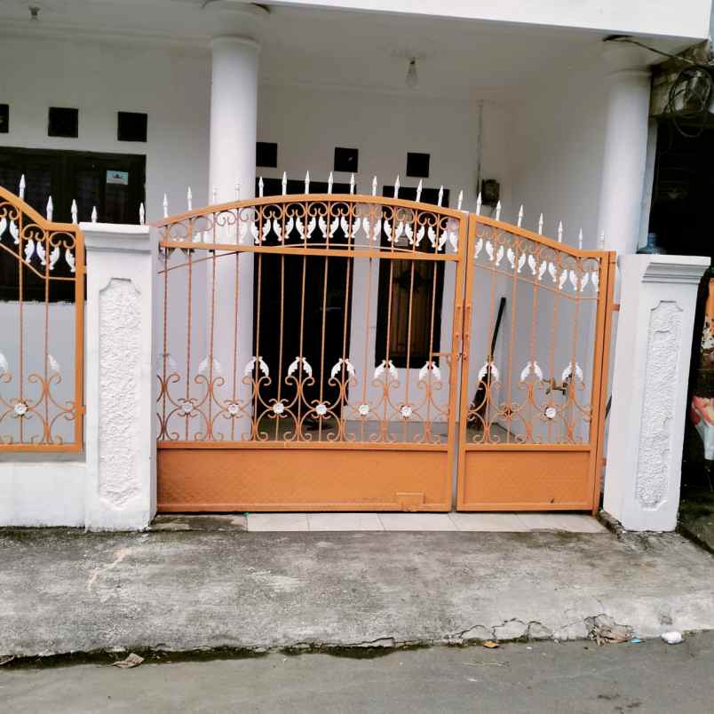 dijual rumah 2 lantai unit bagus kosongan oke bekasi