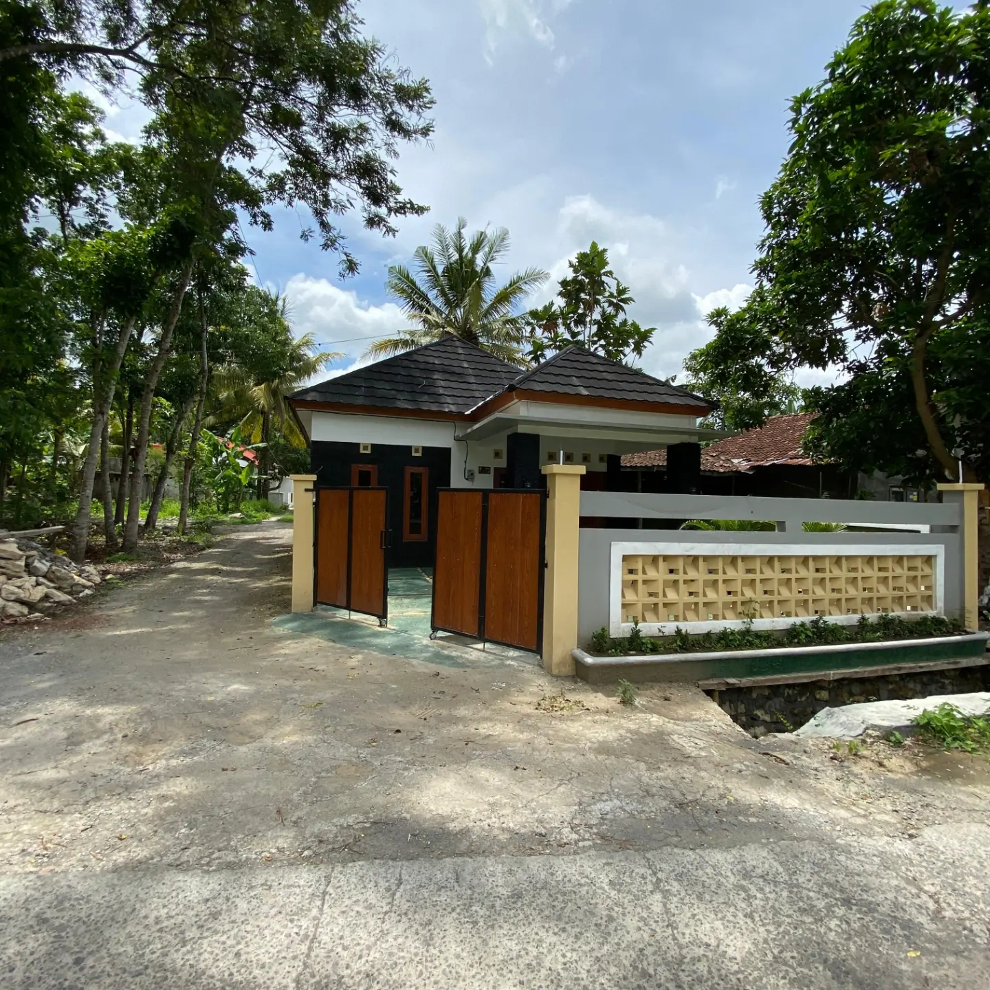 dijual rumah 200 meter jl bibis