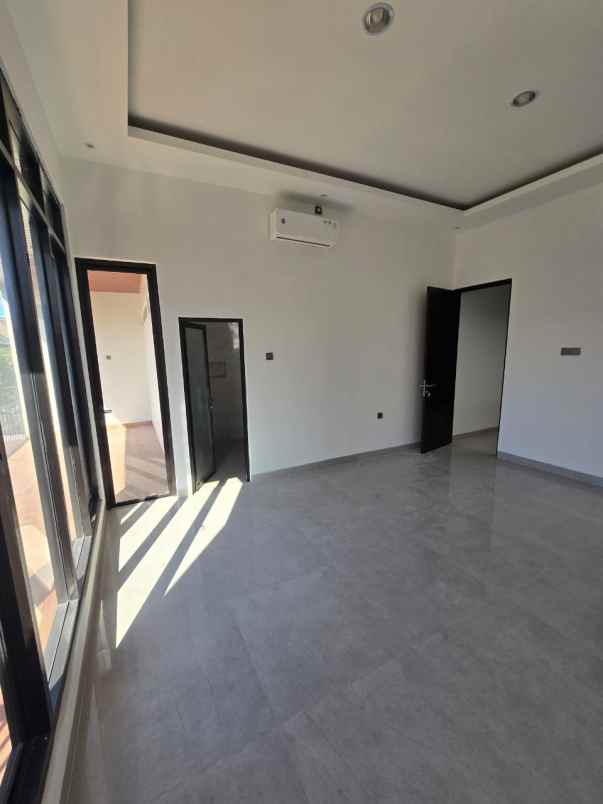 dijual rumah babatan pantai