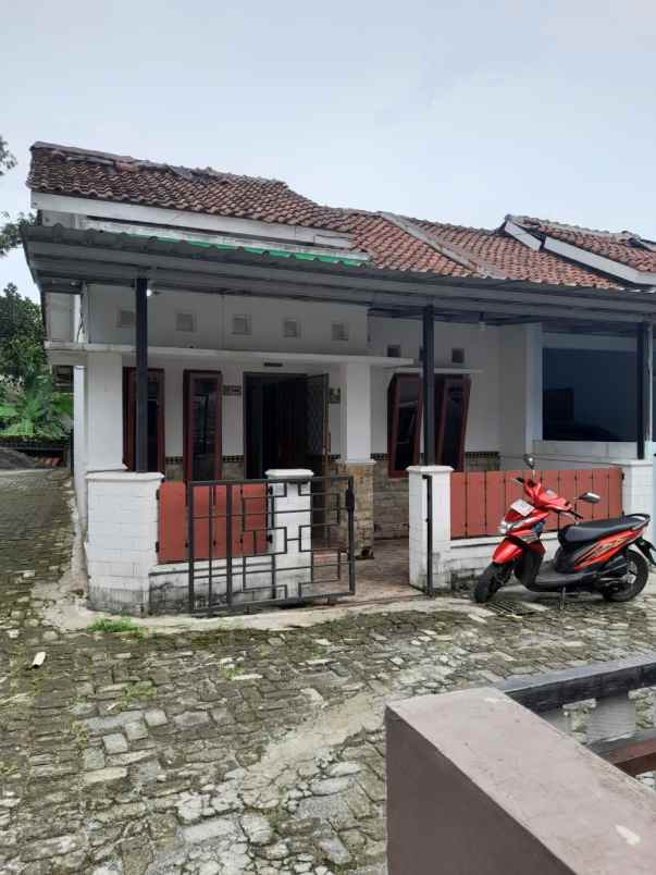 dijual rumah banteran