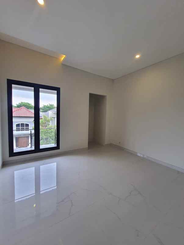 dijual rumah baru citraland cluster fullerton surabaya