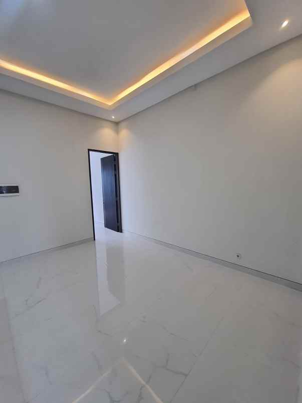 dijual rumah baru citraland cluster fullerton surabaya