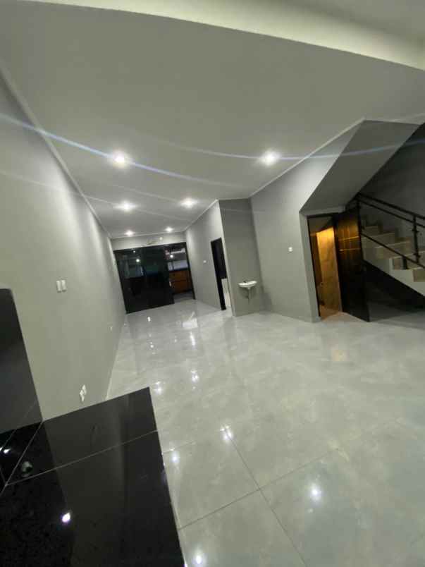 dijual rumah baru tki 2