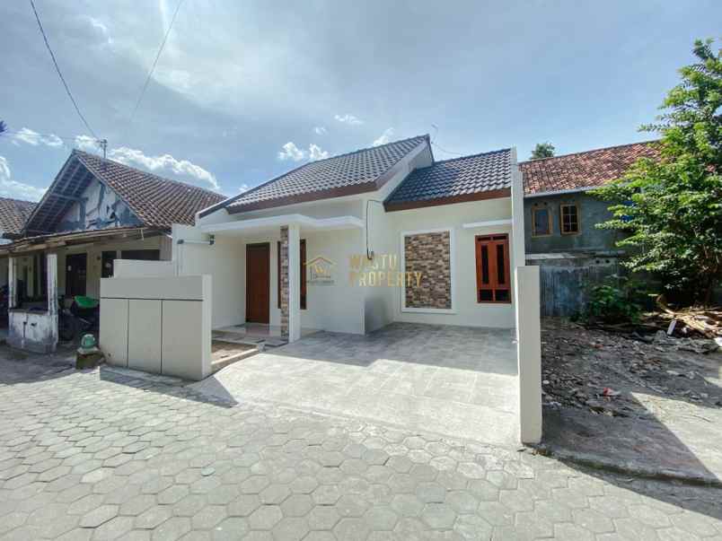 dijual rumah baturetno