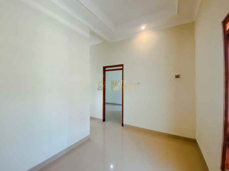 dijual rumah baturetno