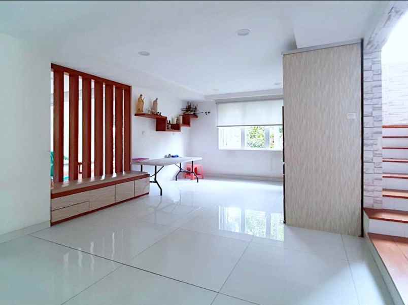 dijual rumah bukit golf mediterania