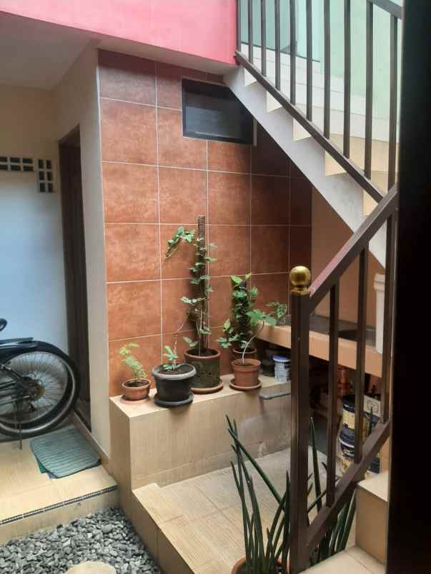 dijual rumah bukit sari