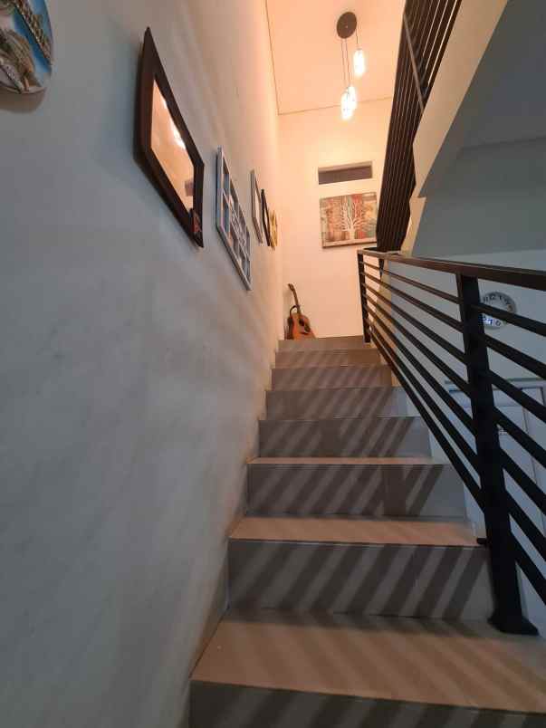 dijual rumah cantik dengan furnished di cinere depok