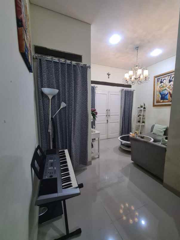 dijual rumah cantik dengan furnished di cinere depok