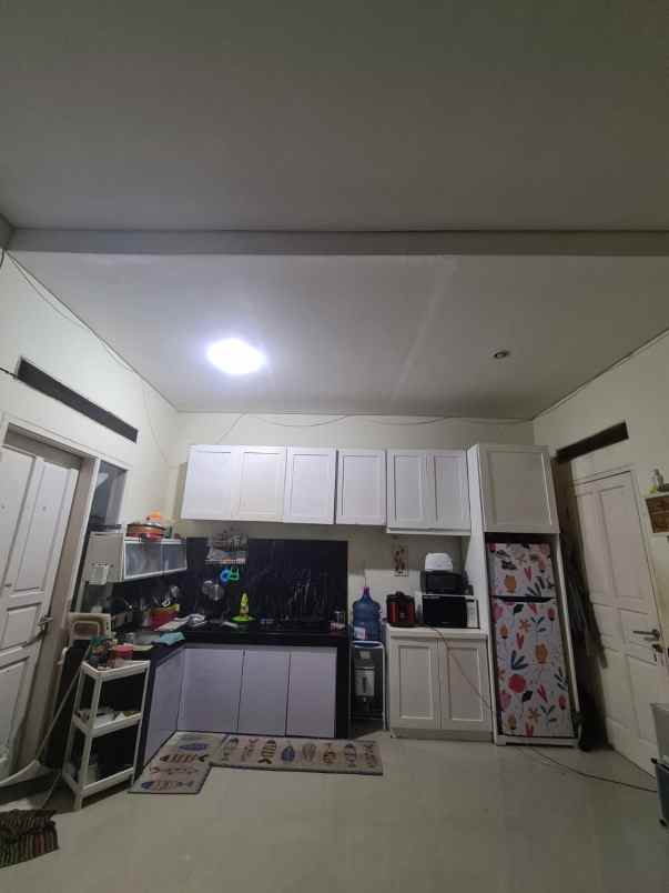 dijual rumah cantik dengan furnished di cinere depok