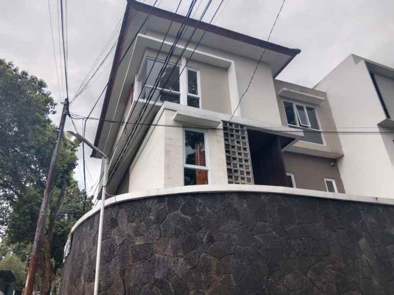 dijual rumah cigadung