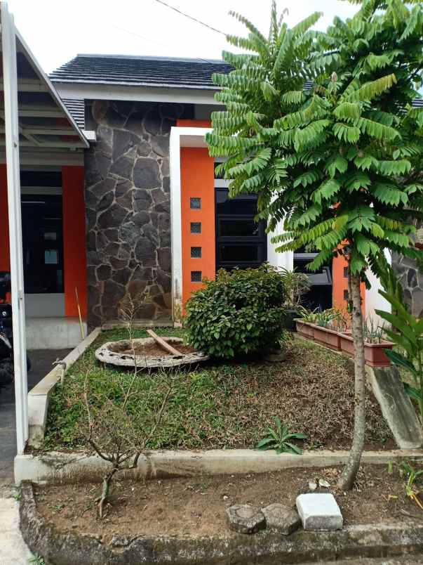 dijual rumah cihanjuang