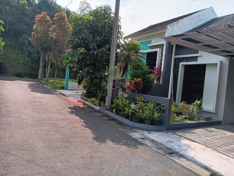 dijual rumah cihanjuang