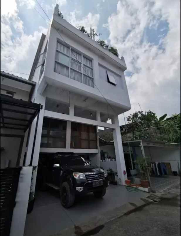dijual rumah cihanjuang rahayu