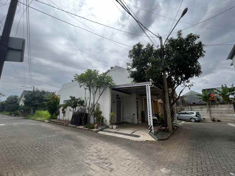 dijual rumah cinambo