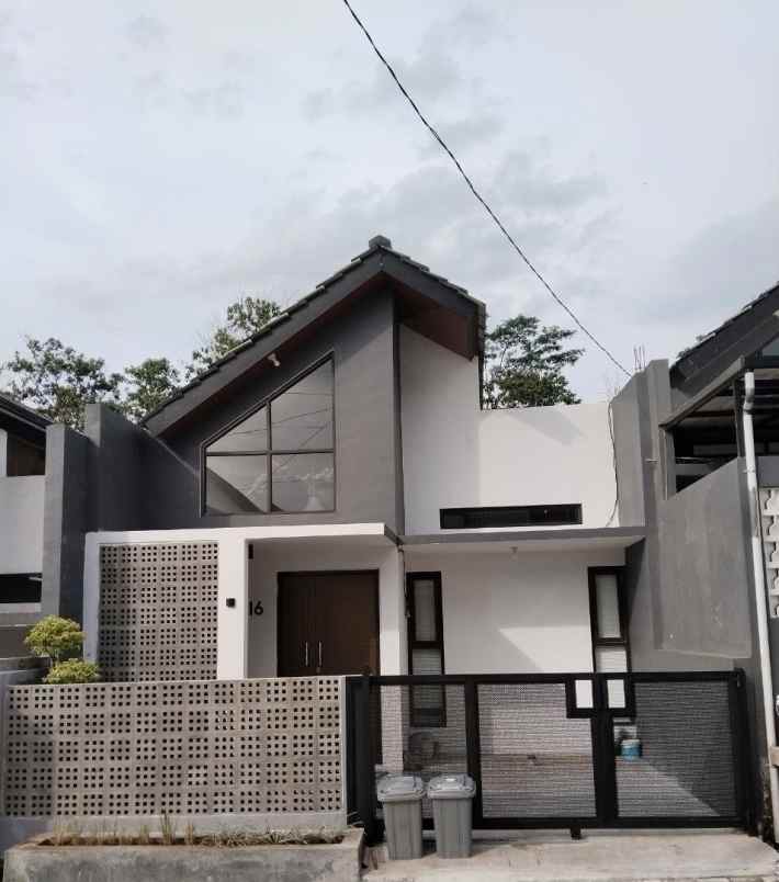 dijual rumah cipadung