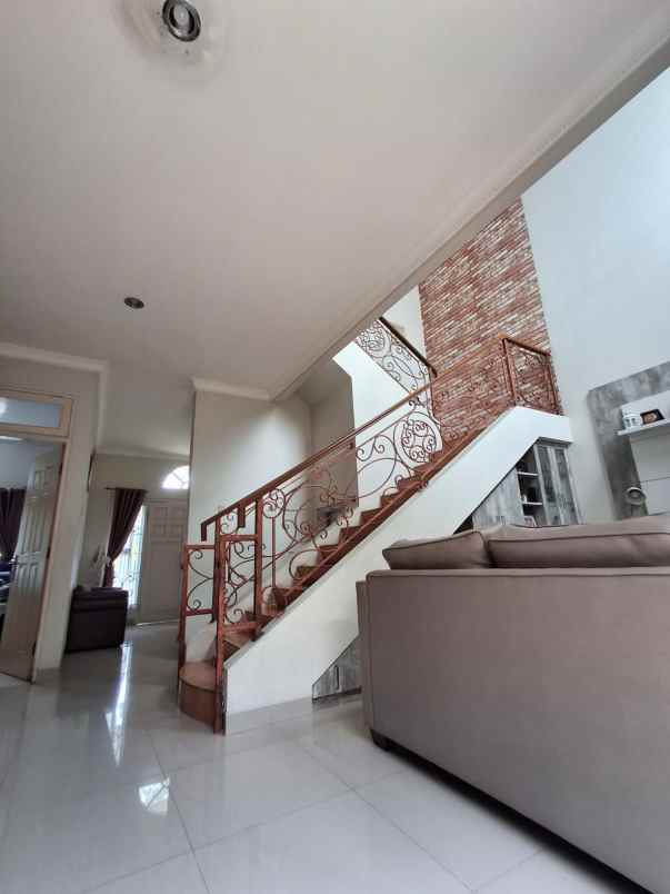 dijual rumah citra gran