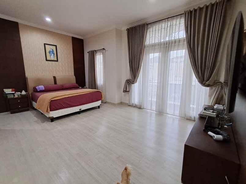 dijual rumah cluster emerald phg gading