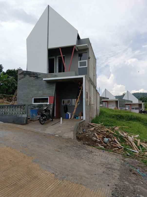 dijual rumah cluster kinarasti padasuka