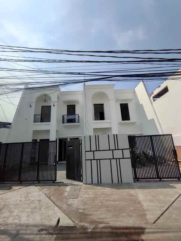 dijual rumah condet raya