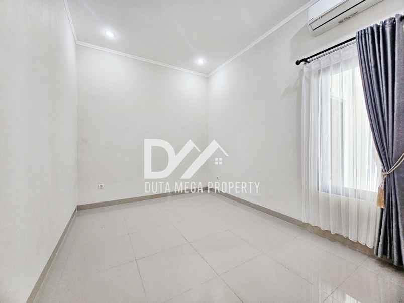 dijual rumah dengan halaman di graha raya bintaro