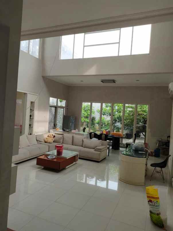 dijual rumah dharmahusada mas