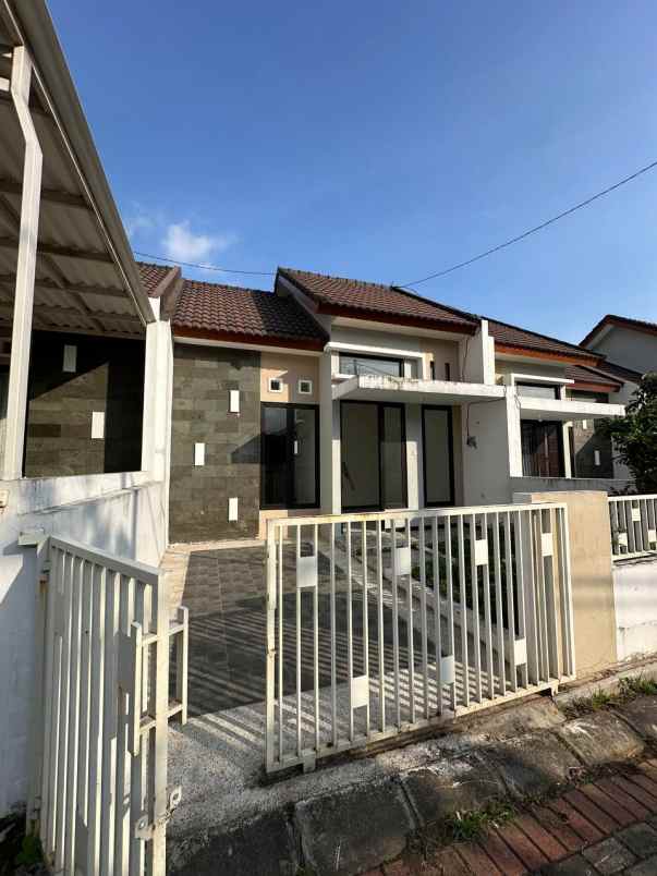 dijual rumah di joyo agung atas kota malang