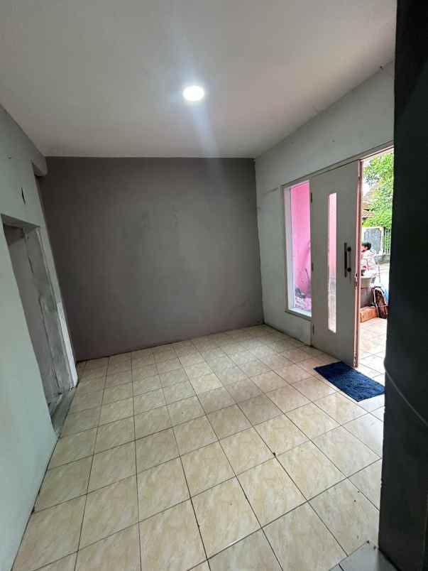 dijual rumah di kadipiro banjarsari surakarta