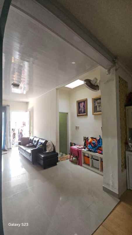 dijual rumah di komplek deppen harjamukti depok