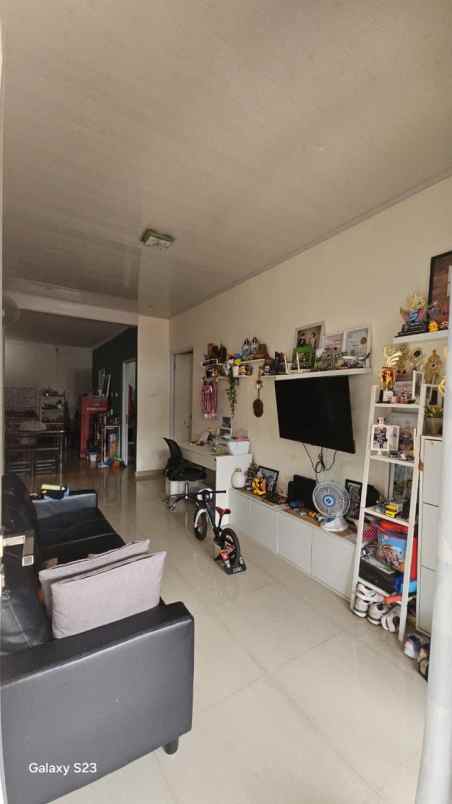 dijual rumah di komplek deppen harjamukti depok