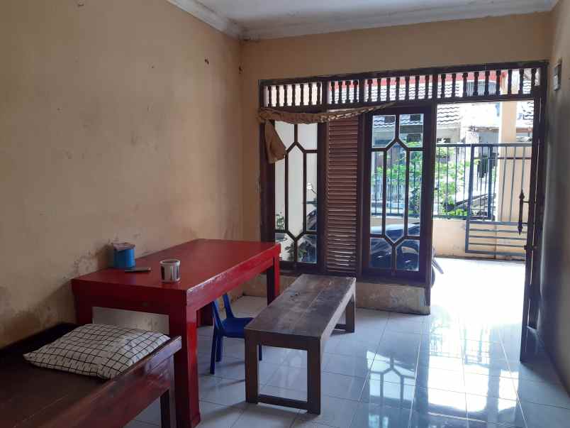 dijual rumah di perumahan kebonsari indah jember