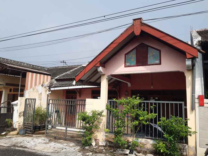 dijual rumah di perumahan kebonsari indah jember