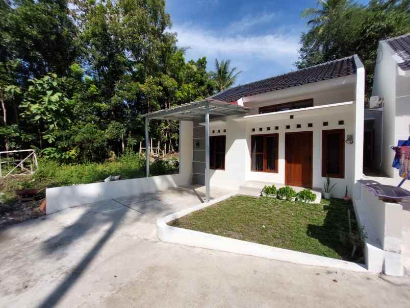 dijual rumah donotirto