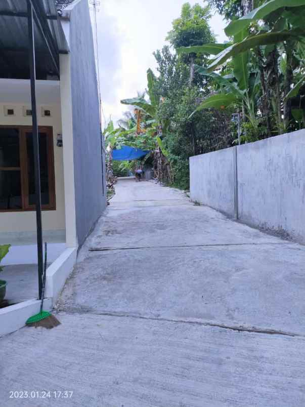 dijual rumah donotirto