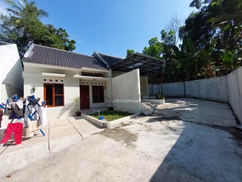 dijual rumah donotirto