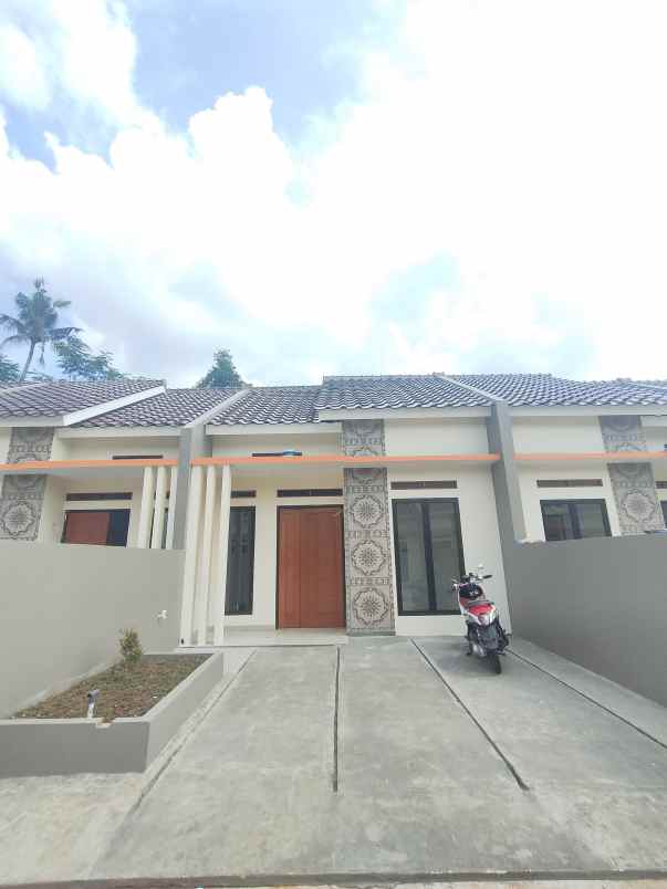 dijual rumah duren seribu