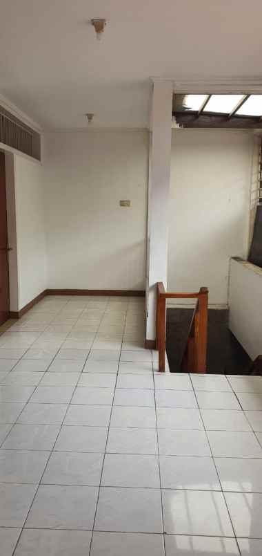 dijual rumah gandaria