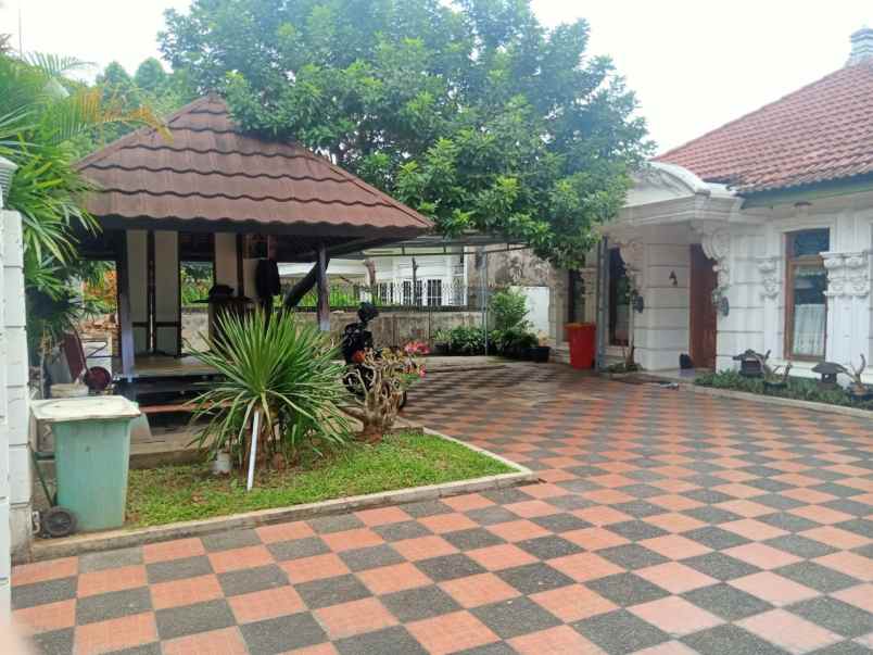 dijual rumah gedung hijau